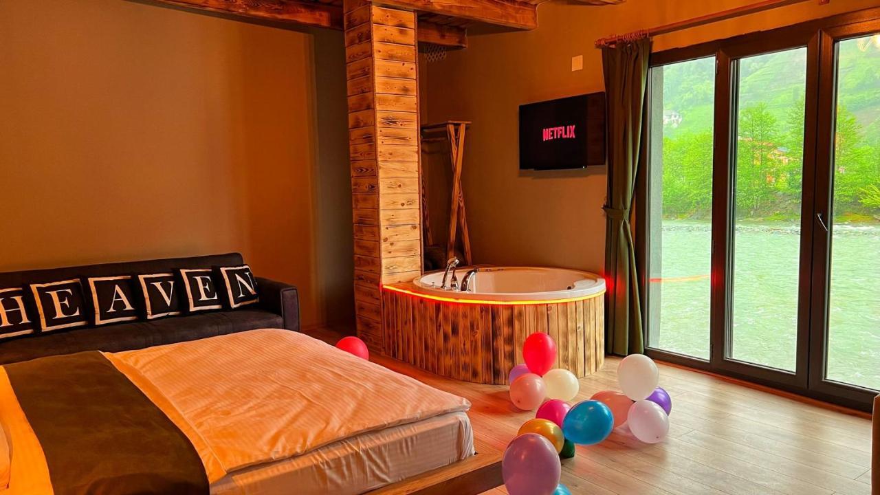 Heaven Vip Wooden Palace Bed and Breakfast Ardeşen Exteriör bild